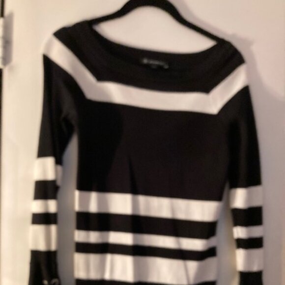 INC Women's Black and White Top with Bell Long Sleeves Size Small (Pre Owned) - Picture 5 of 5